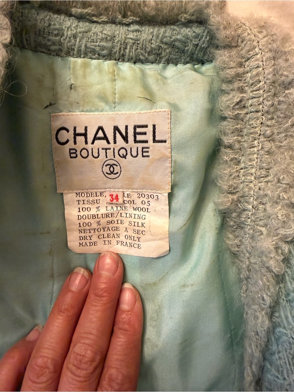 Chanel Vintage Mint Bouclé Skirt Suit with Gold Buttons size 34 - Picture 7 of 17